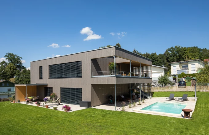 Das sanierte und erweiterte Generationenhaus in Hohenweiler (© Dietmar Walser) Das sanierte und erweiterte Generationenhaus in Hohenweiler (© Dietmar Walser)